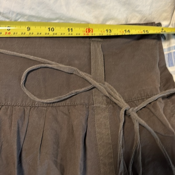 Theory army green full skirt. Pockets, removable belt and lined. Size 8. - Picture 7 of 9